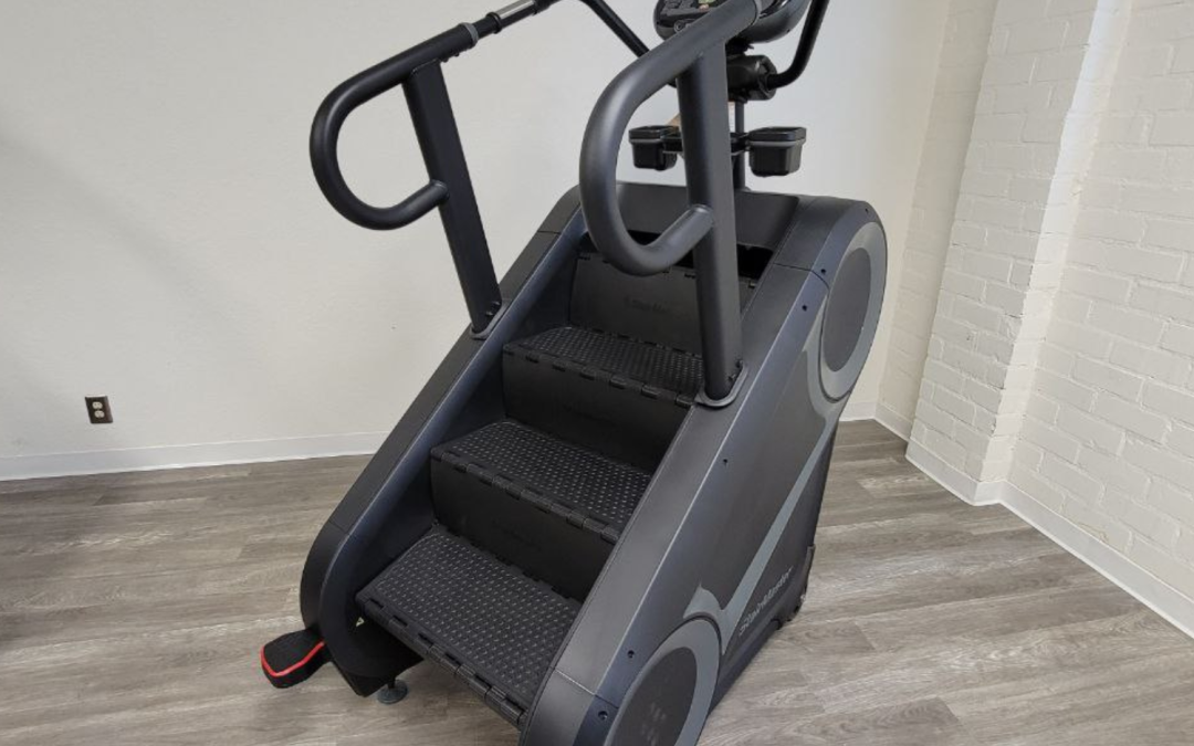 STAIRMASTER GAUNTLET 8GX SERIES STEPMILL W/LCD CONSOLE- USED/ REFURBISHED.  – LAST 2 AVAILABLE – Gym Pros Warranty Only !